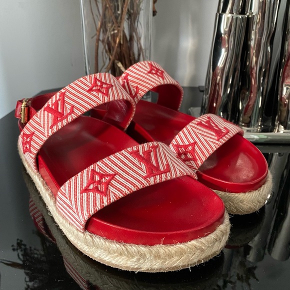 Authentic Sail Away Louis Vuitton Sandals - Picture 1 of 9